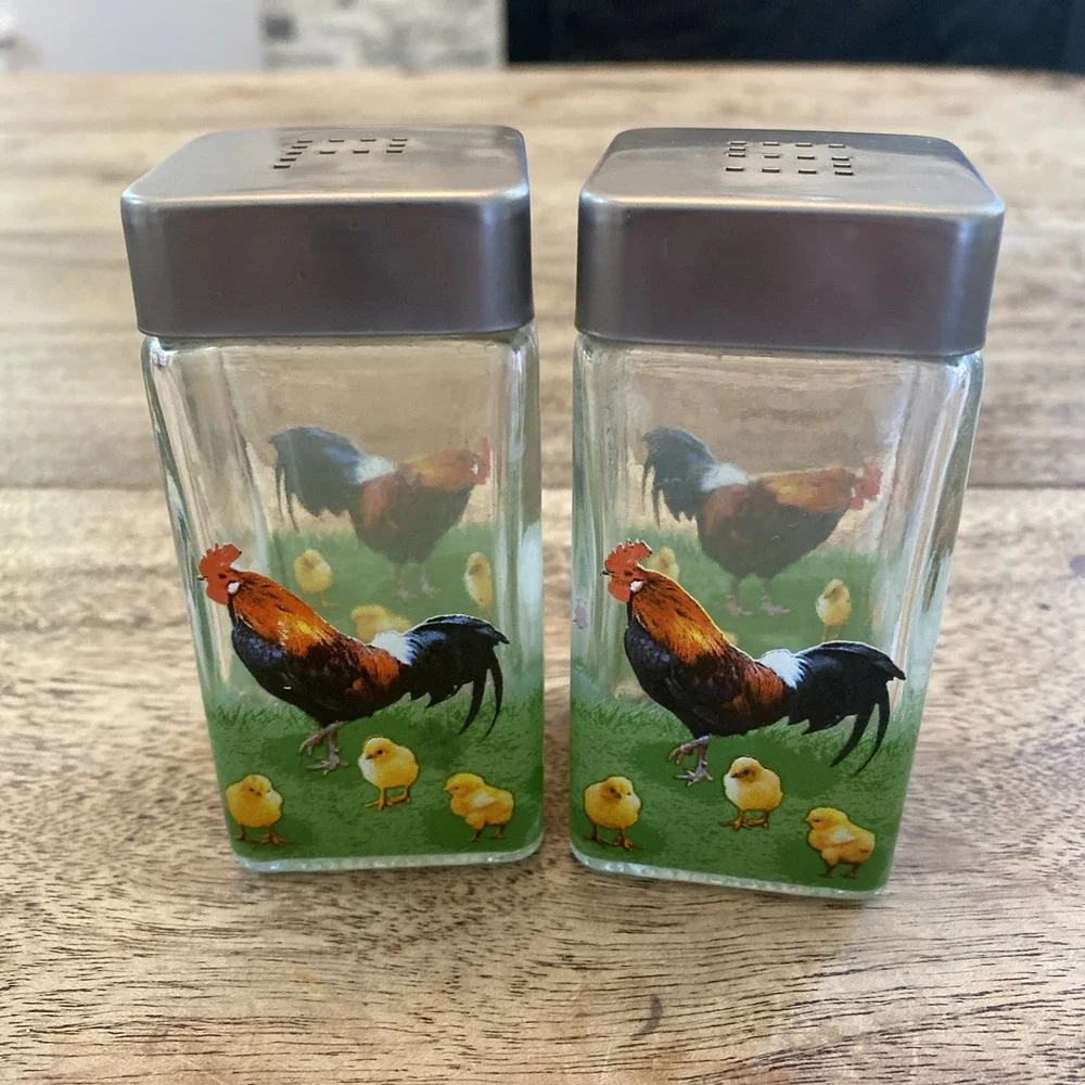 Salt & Pepper Shakers Clear Glass w/ Rooster Chicken Design Checker Vintage 4